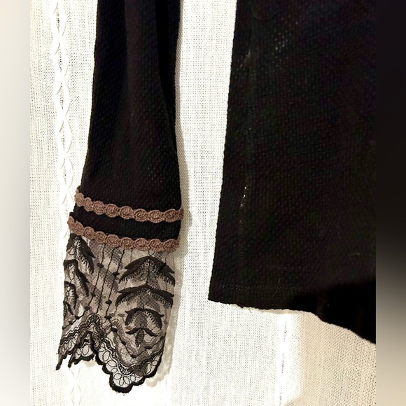 Free People, black, last dance with lace cuffs shirt. Sz. M - Picture 4 of 8